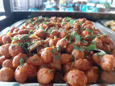 Tabakta Türk ekşi köftesi