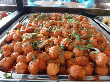 Tabakta Türk ekşi köftesi