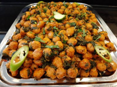 Tabakta Türk ekşi köftesi