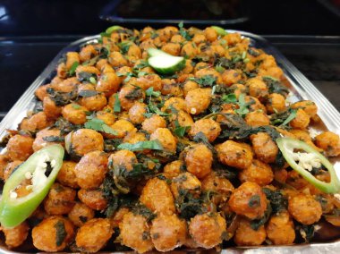 Tabakta Türk ekşi köftesi