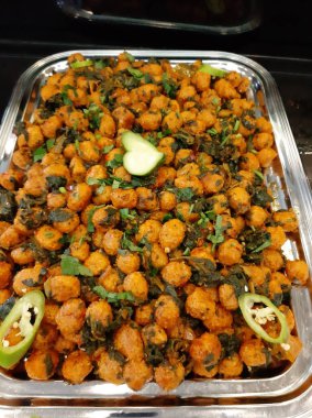 Tabakta Türk ekşi köftesi