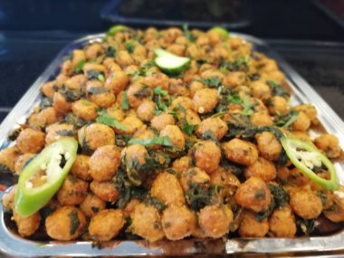 Tabakta Türk ekşi köftesi