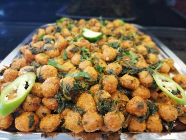 Tabakta Türk ekşi köftesi