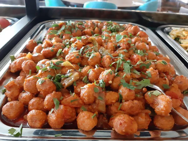 Tabakta Türk ekşi köftesi