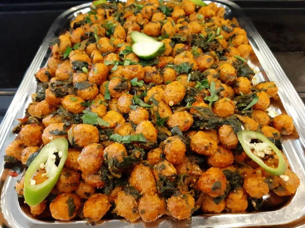 Tabakta Türk ekşi köftesi