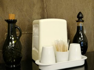 limon sosu, balzamik sos ve zeytinyağı.