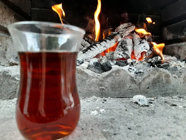 Τουρκικό Τσάι Που Παρασκευάζεται Πρόσφατα Ποτήρι Τσαγιού — Φωτογραφία Αρχείου