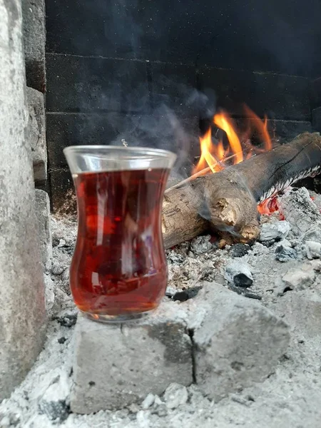 Τουρκικό Τσάι Που Παρασκευάζεται Πρόσφατα Ποτήρι Τσαγιού — Φωτογραφία Αρχείου