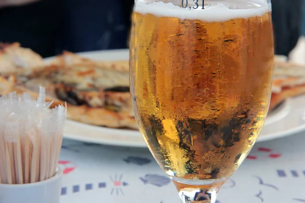 Buz gibi bira ve fındık