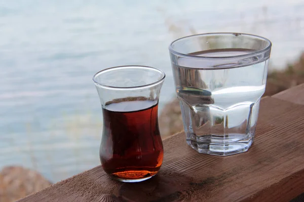 Çay Bardağında Taze Demlenmiş Türk Çayı — Stok fotoğraf