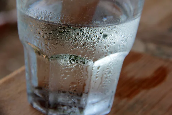 Kaltes Und Natürliches Wasser Glas — Stockfoto