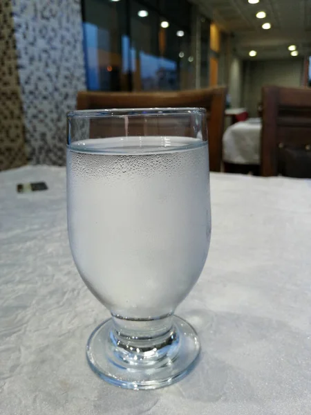 Kaltes Und Natürliches Wasser Glas — Stockfoto