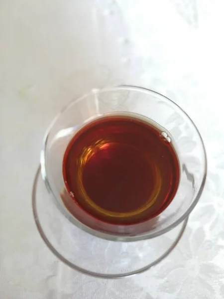 Çay Bardağında Taze Demlenmiş Türk Çayı — Stok fotoğraf