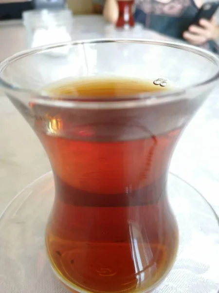 Török Tea Frissen Főzve Egy Teáspohárban — Stock Fotó