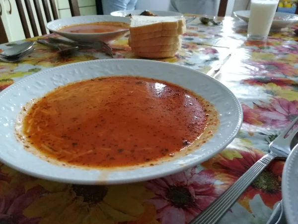 一碗热而好吃的汤 — 图库照片
