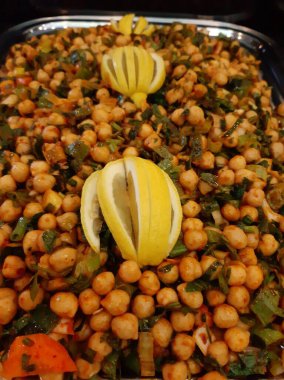 Taze fasulye salatası.