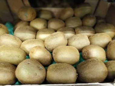 taze ve organik lezzetli, vitaminli kivi.