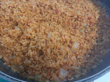 Tabakta lezzetli sebze pilavı