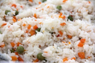 Tabakta lezzetli sebze pilavı