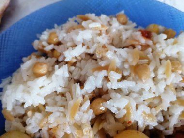 Tabakta lezzetli sebze pilavı