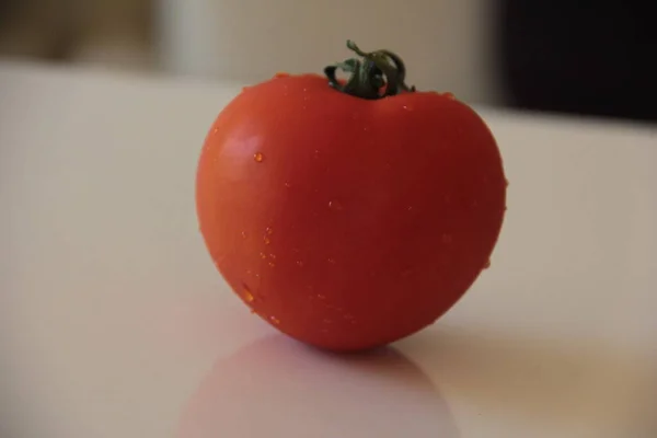 新鮮で有機的な赤いトマト — ストック写真