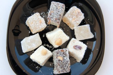 bir sürü lezzetli Türk lokumu.