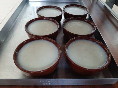 Sıcak ve lezzetli Türk sütlacı