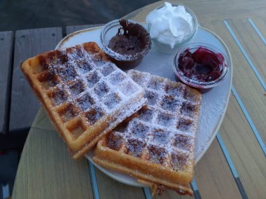 Servis tabağında nefis waffle 'lar