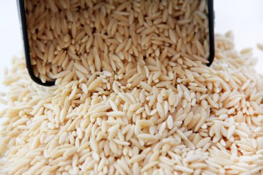 taze ve organik kurutulmuş erişte.