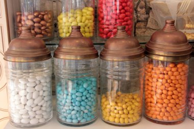 Lezzetli ve renkli drenaj şekeri