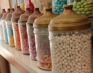 Lezzetli ve renkli drenaj şekeri