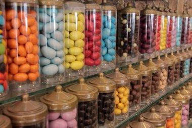 Lezzetli ve renkli drenaj şekeri