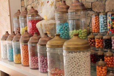 Lezzetli ve renkli drenaj şekeri