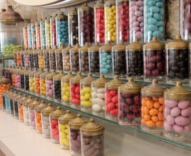 Lezzetli ve renkli drenaj şekeri