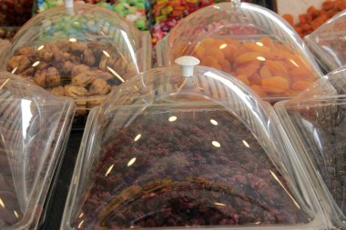 Bol vitaminli taze ve organik fındık.