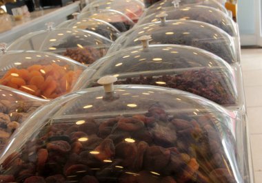 Bol vitaminli taze ve organik fındık.