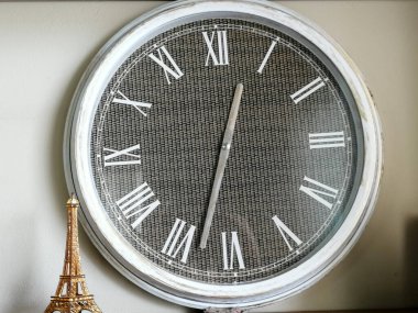 modern ve dekoratif duvar saati