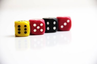 dekoratif ve renkli küp zarlar