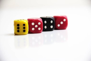 dekoratif ve renkli küp zarlar