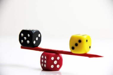 dekoratif ve renkli küp zarlar