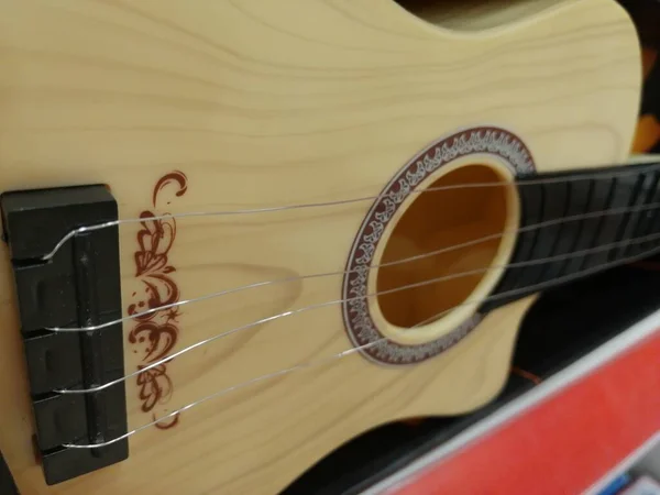 Guitarra Acústica Sobre Fondo Madera —  Fotos de Stock
