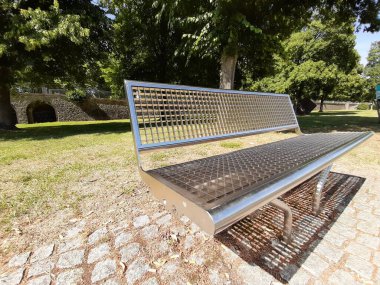 Bahçe için şık ve modern bank