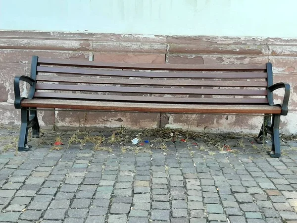 Bahçe için şık ve modern bank