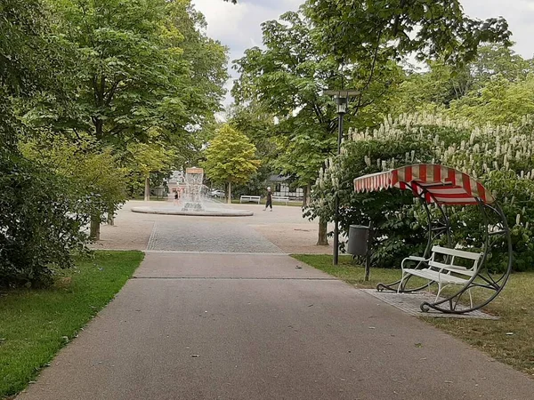 Stilvolle Und Moderne Bank Für Den Garten — Stockfoto