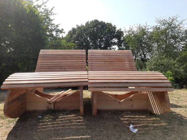 Bahçe için şık ve modern bank