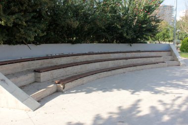 Bahçe için şık ve modern bank