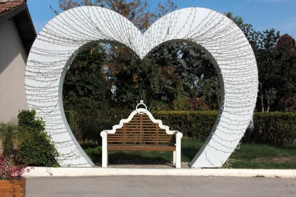 Banco Elegante Moderno Para Jardim — Fotografia de Stock