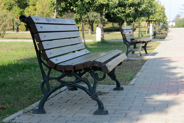 Stilvolle Und Moderne Bank Für Den Garten — Stockfoto