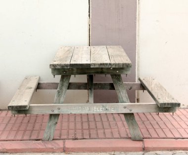 Bahçe için şık ve modern bank