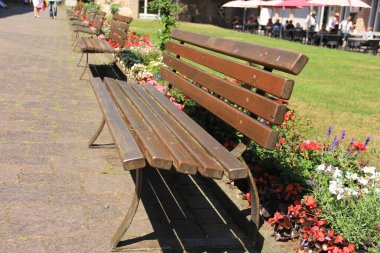 Bahçe için şık ve modern bank